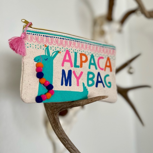 Alpaca Travel Bag - Picture 1 of 2